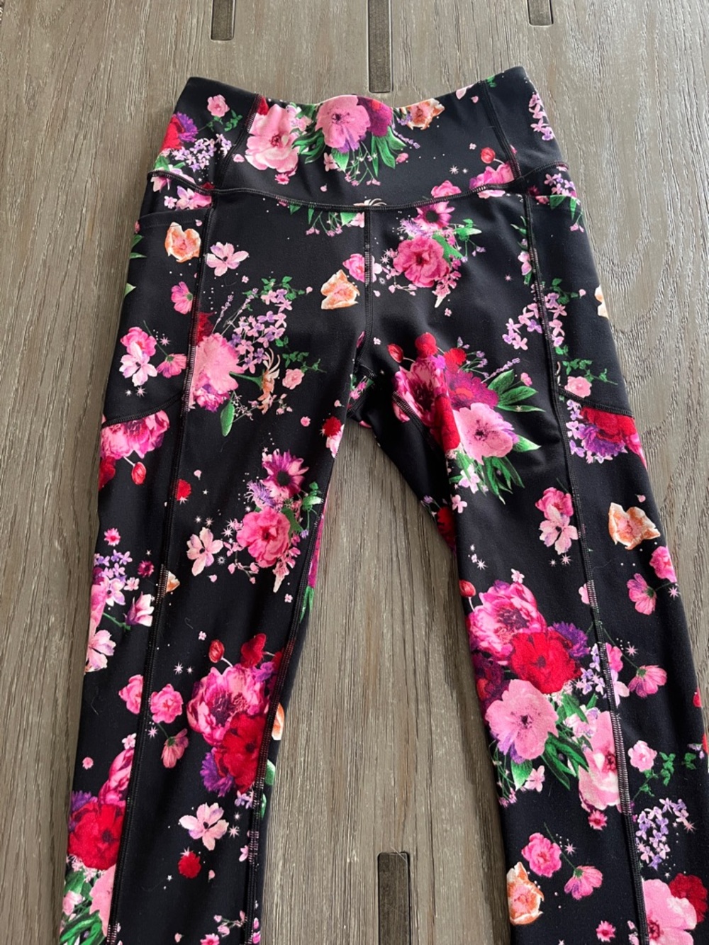 PINK Victoria's Secret Black Floral' Leggings with Pink & Red Blooms